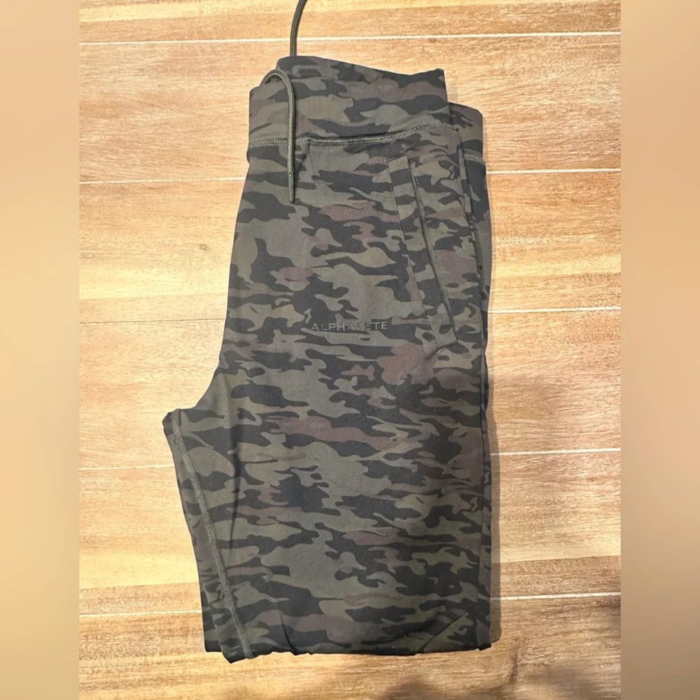 Alphalete Infinity Joggers Size Med. Have always fit me snug. Great condition! - Picture 3 of 8